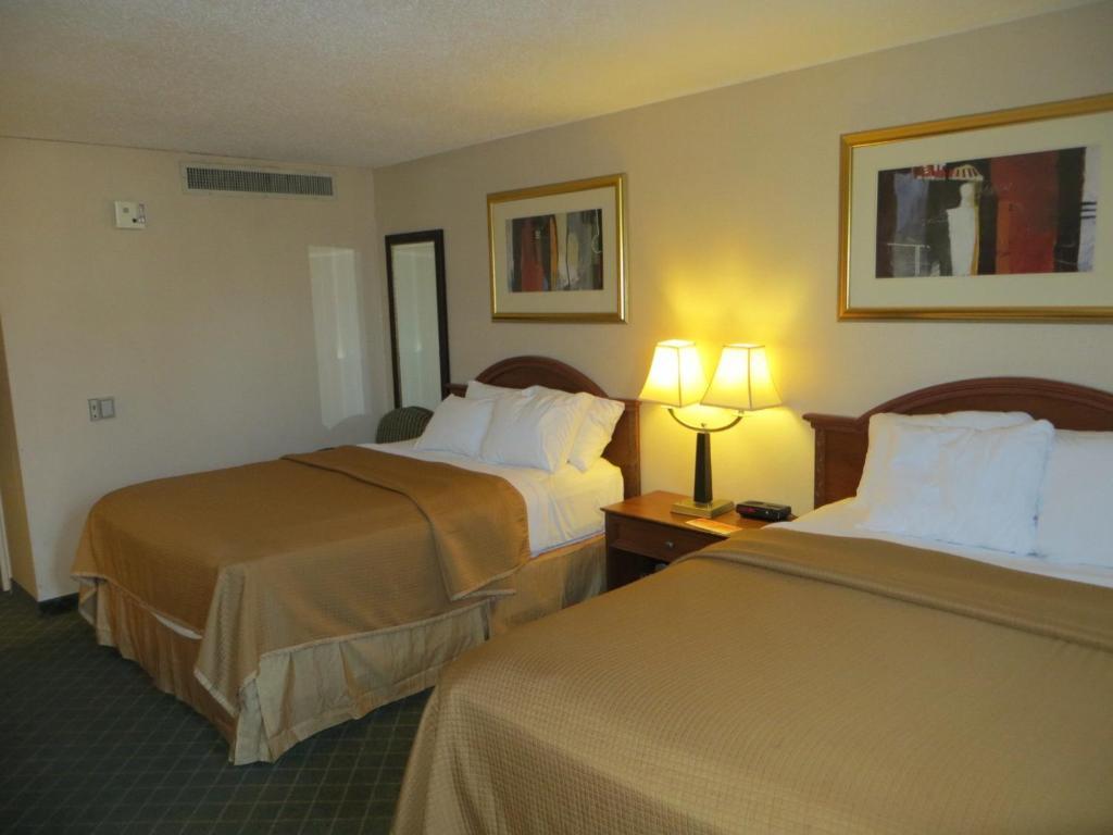 Howard Johnson Grand Forks Quarto foto